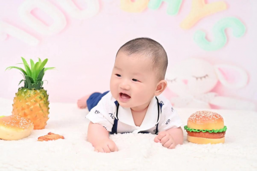 文昌宝宝在妈妈肚子里